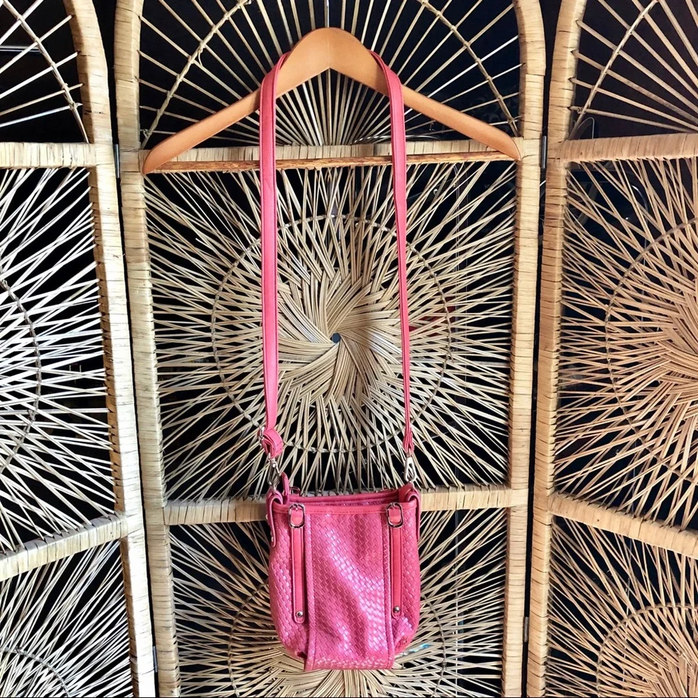 3/$20 JUST MILLIE Woven Pattern Crossbody Bucket Bag Purse Pink